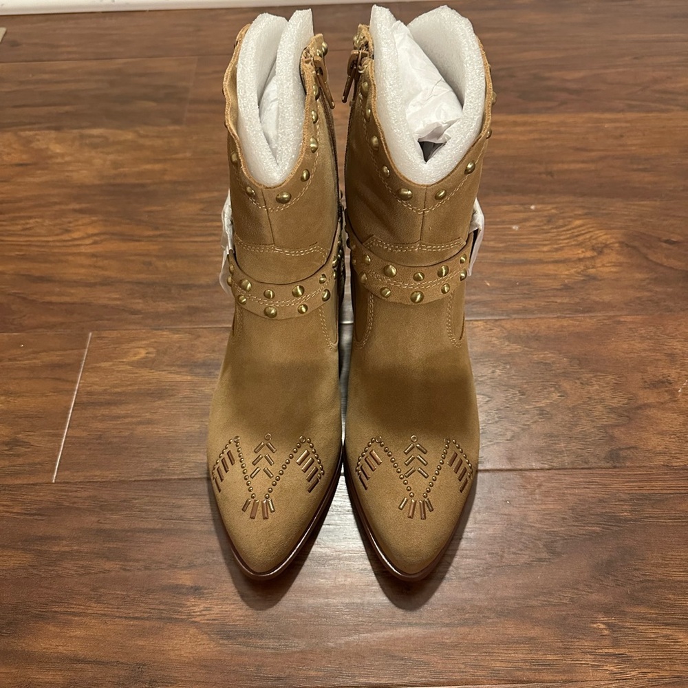 Women's BCBG Lokki boot size 8.5M